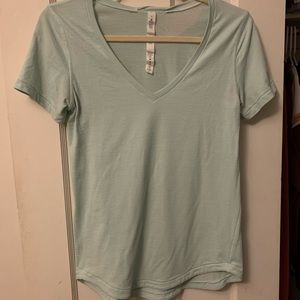Lulu size 4 v neck